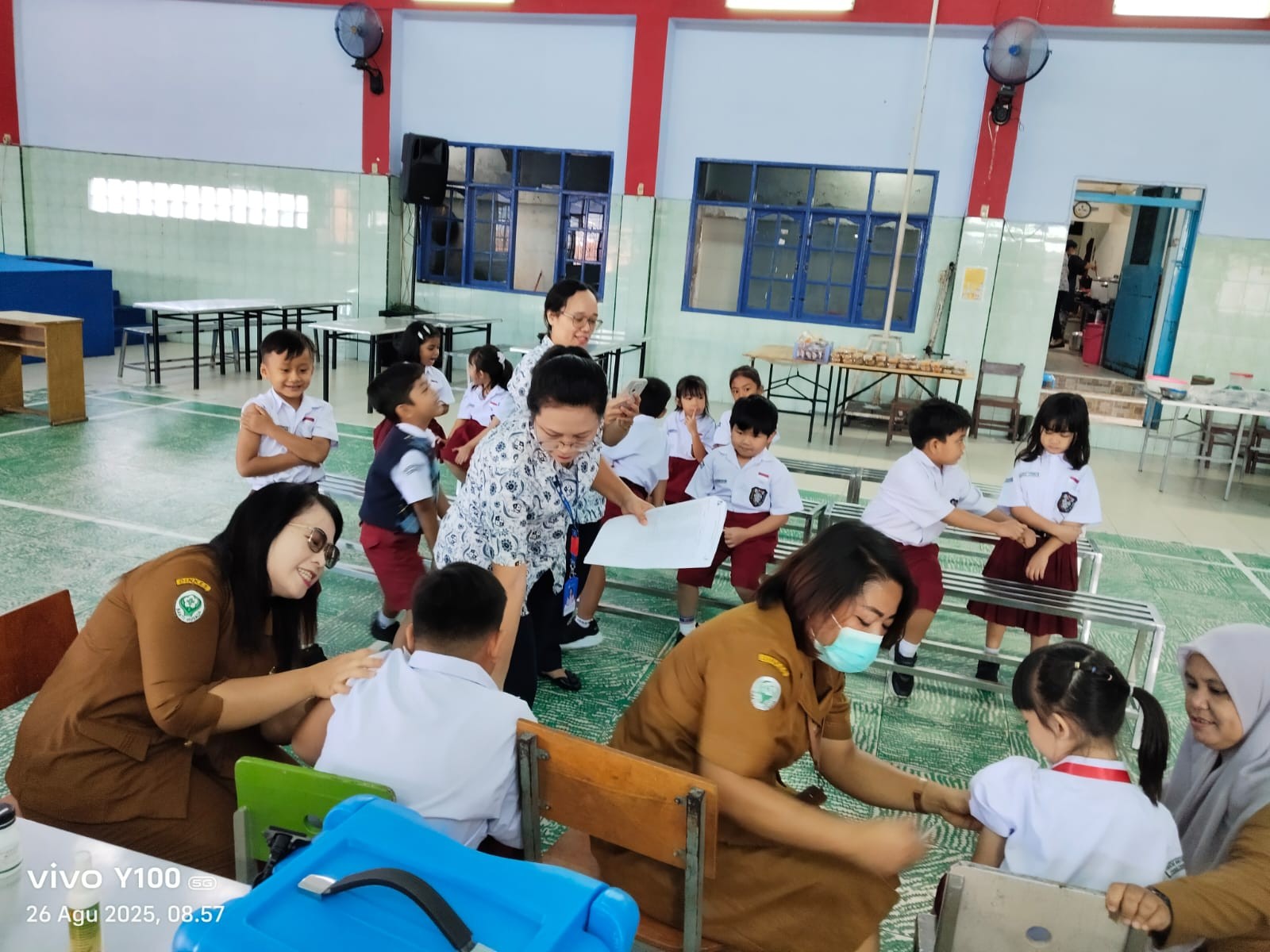BULAN IMUNISASI ANAK SEKOLAH